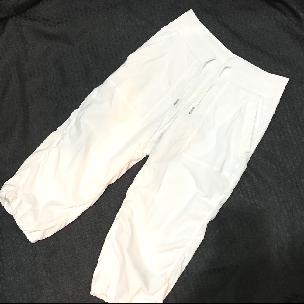lululemon Studio Crop white lined size 4
